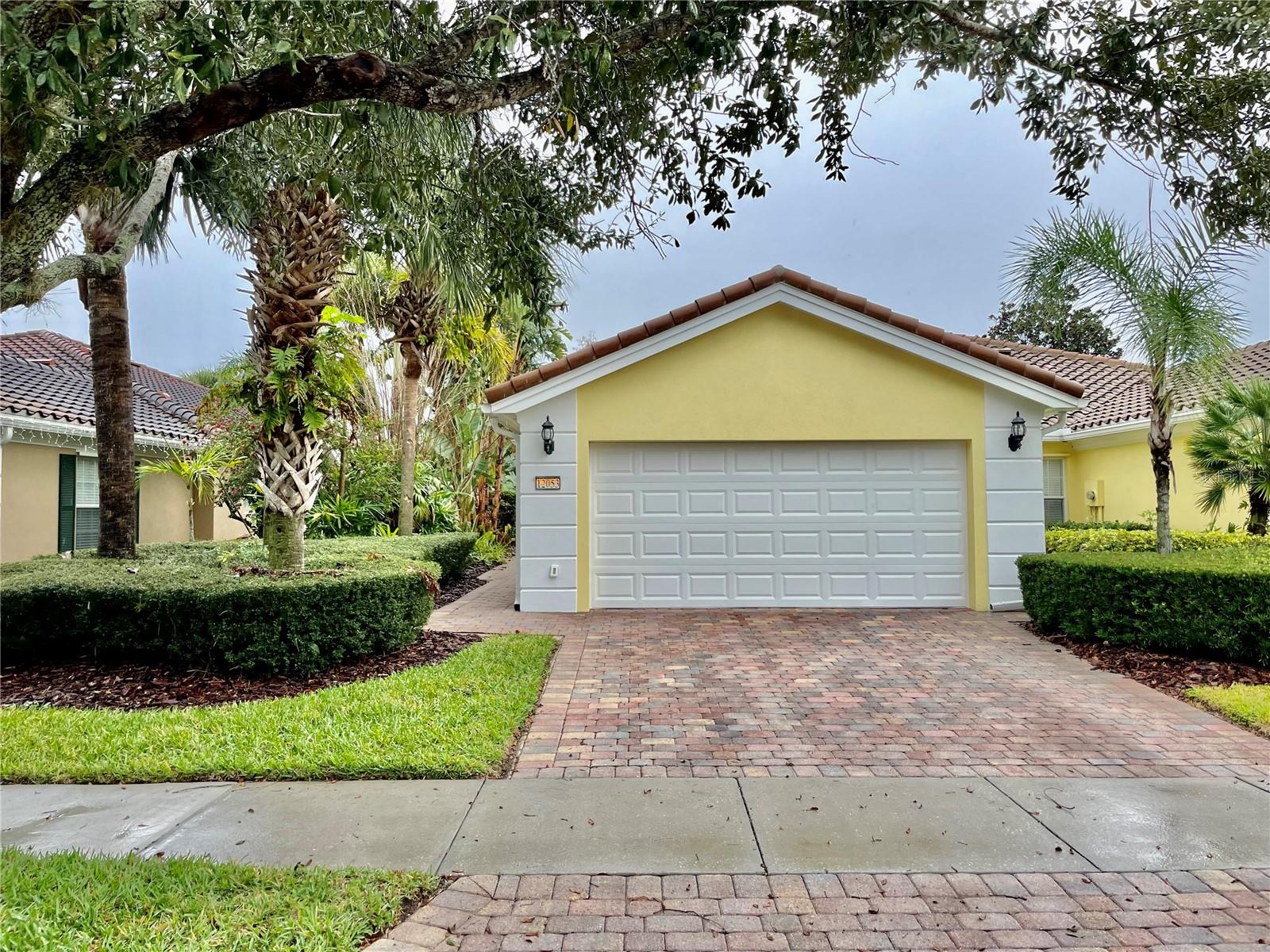 VILLAGEWALK/LK NONAD & 01 - Residential Lease