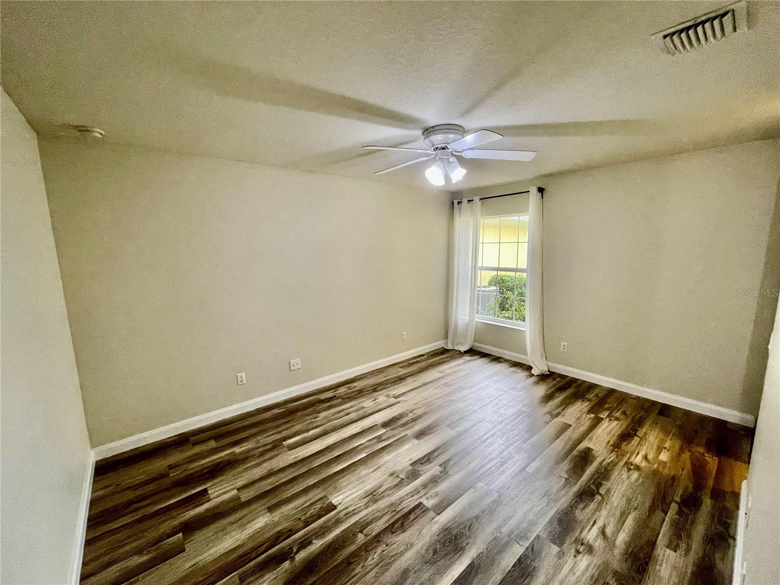 VILLAGEWALK/LK NONAD & 01 - Residential Lease