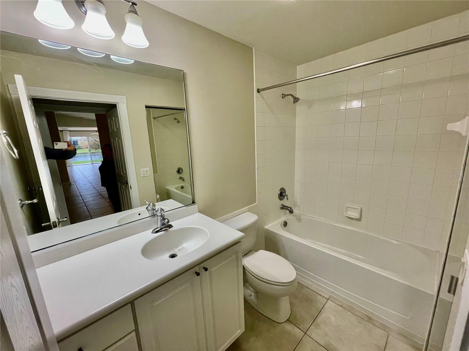 VILLAGEWALK/LK NONAD & 01 - Residential Lease