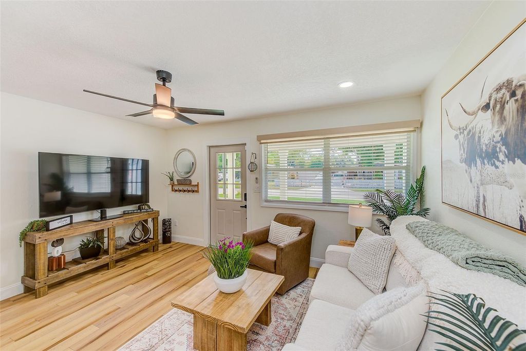 Photo of 4703 W Wallace Avenue, Tampa, FL 33611 (MLS # TB8440012)