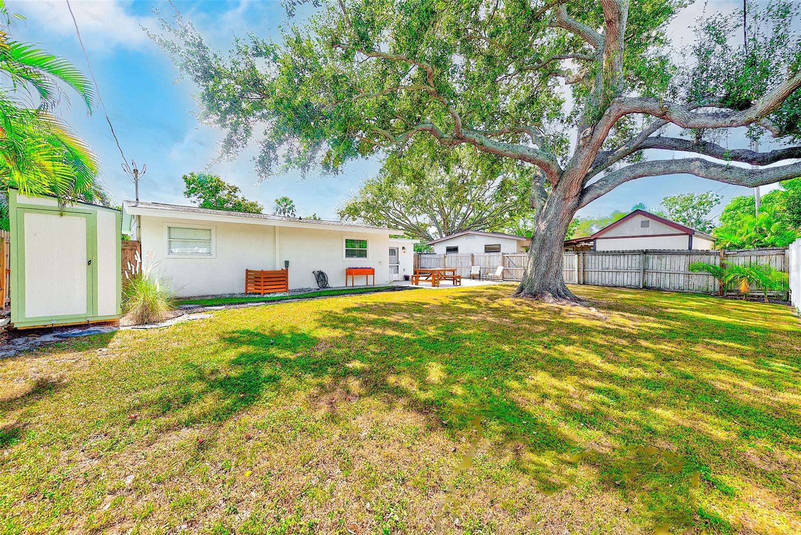 GANDY GARDENS 1 - Residential