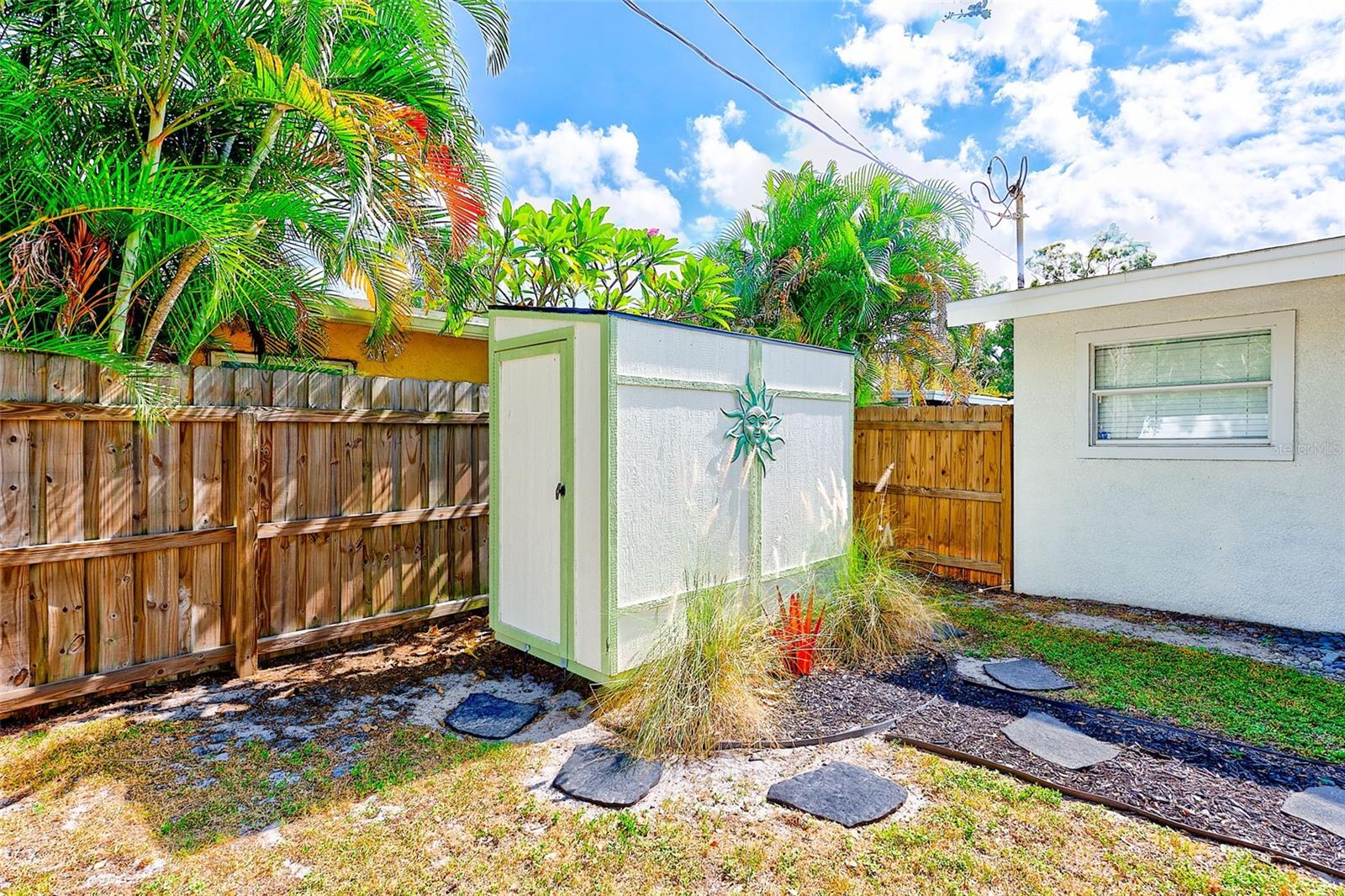 GANDY GARDENS 1 - Residential