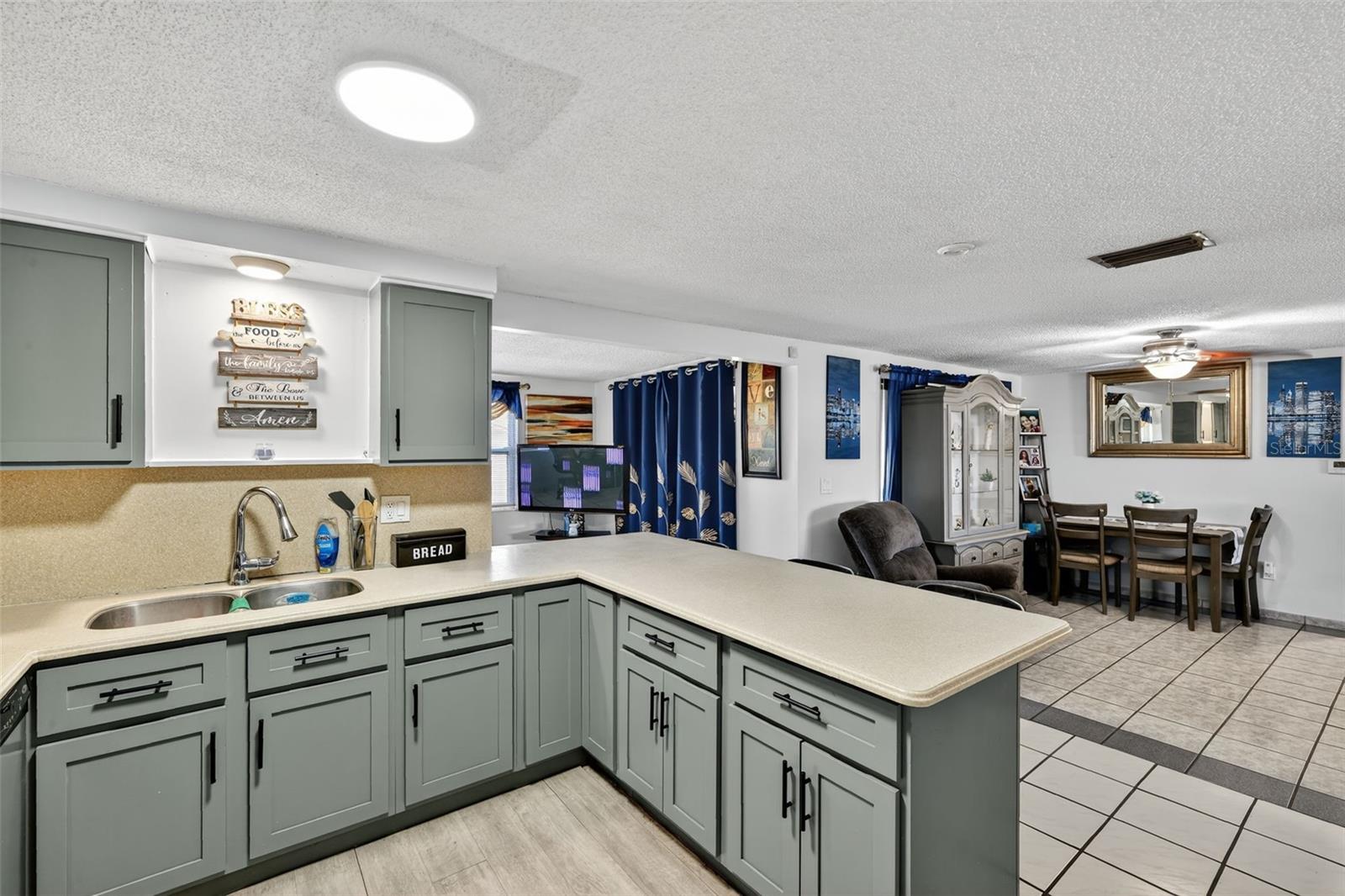 TAHITIAN HOMES - Residential