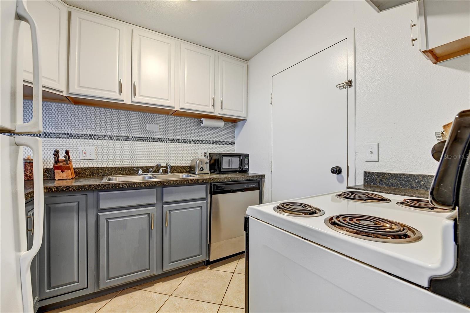 MEDITERRANEAN MANORS - Residential