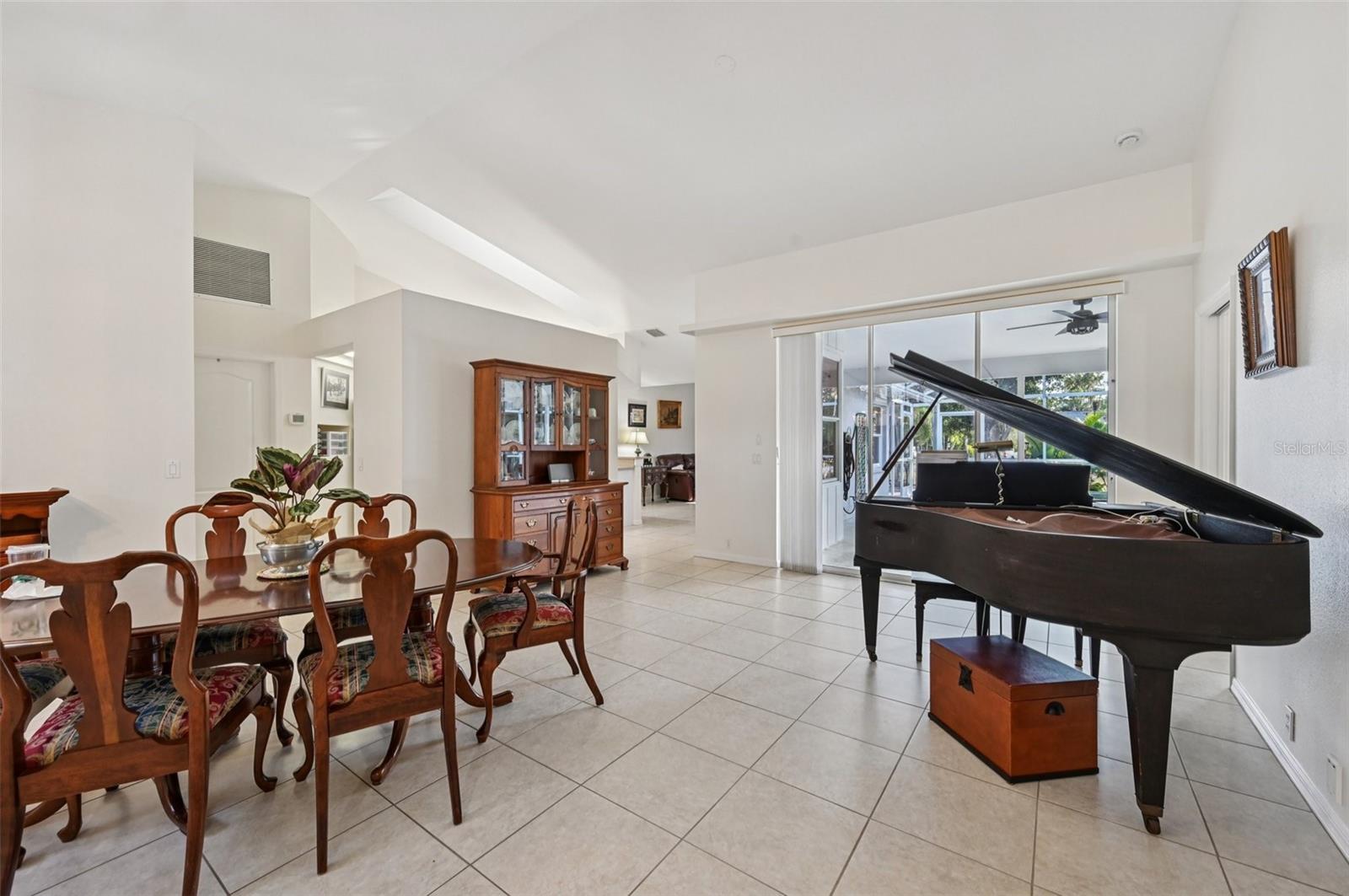 ARTIST ACRES - Residential