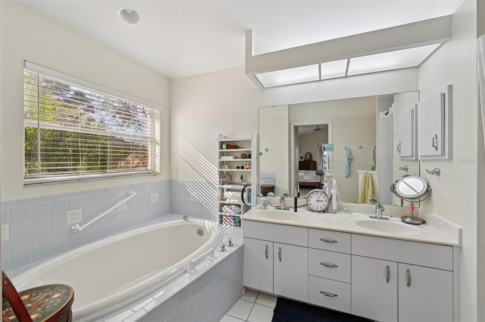 ARTIST ACRES - Residential