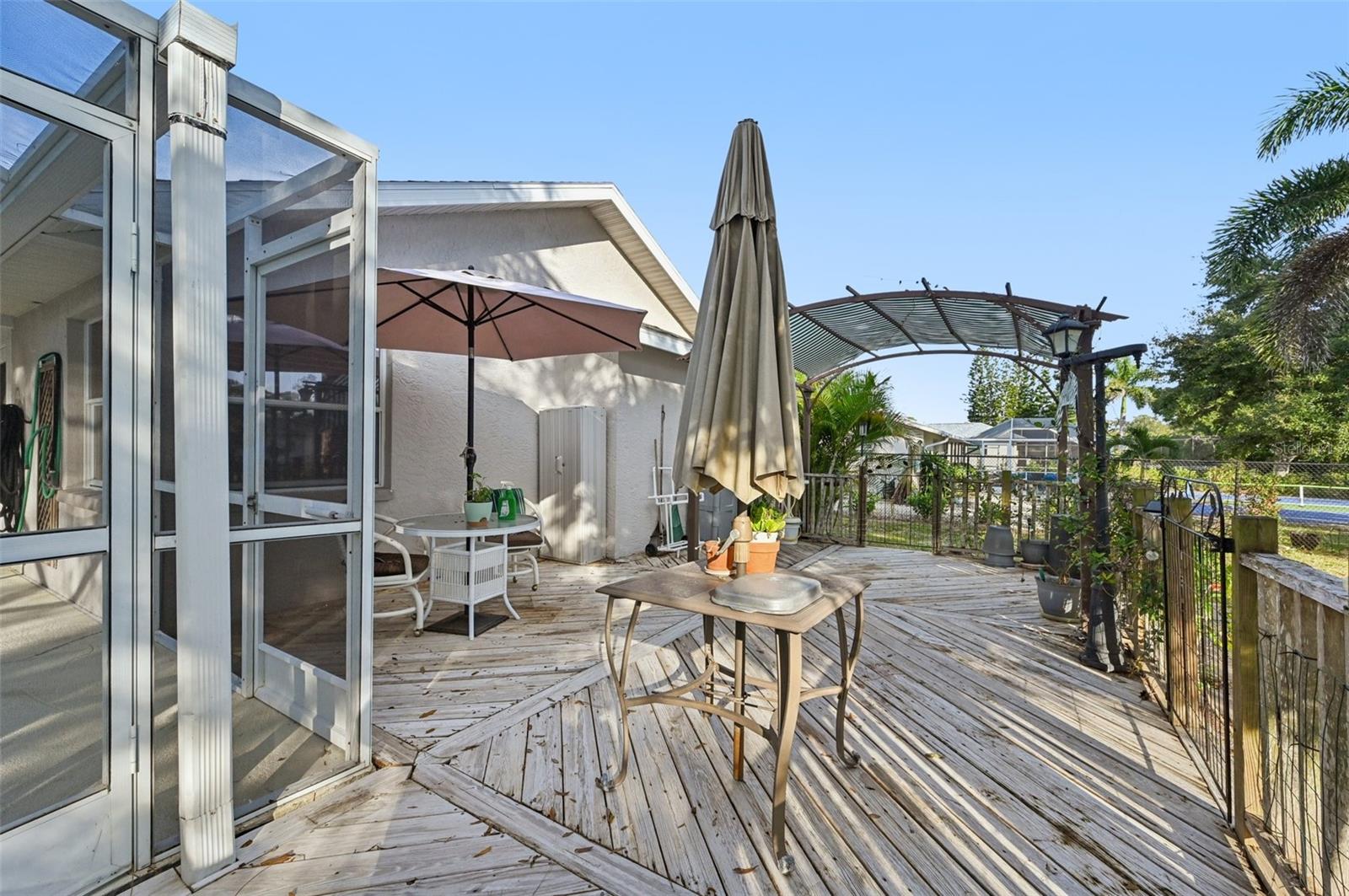 ARTIST ACRES - Residential