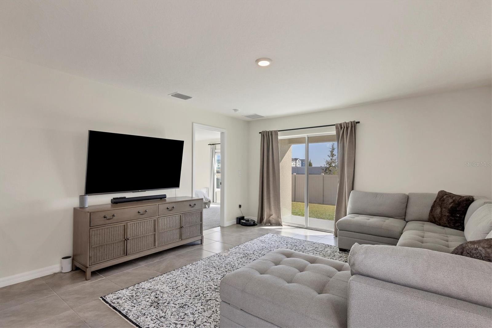 SILVERSTONE NORTH PH IIA & IIB - Residential Lease