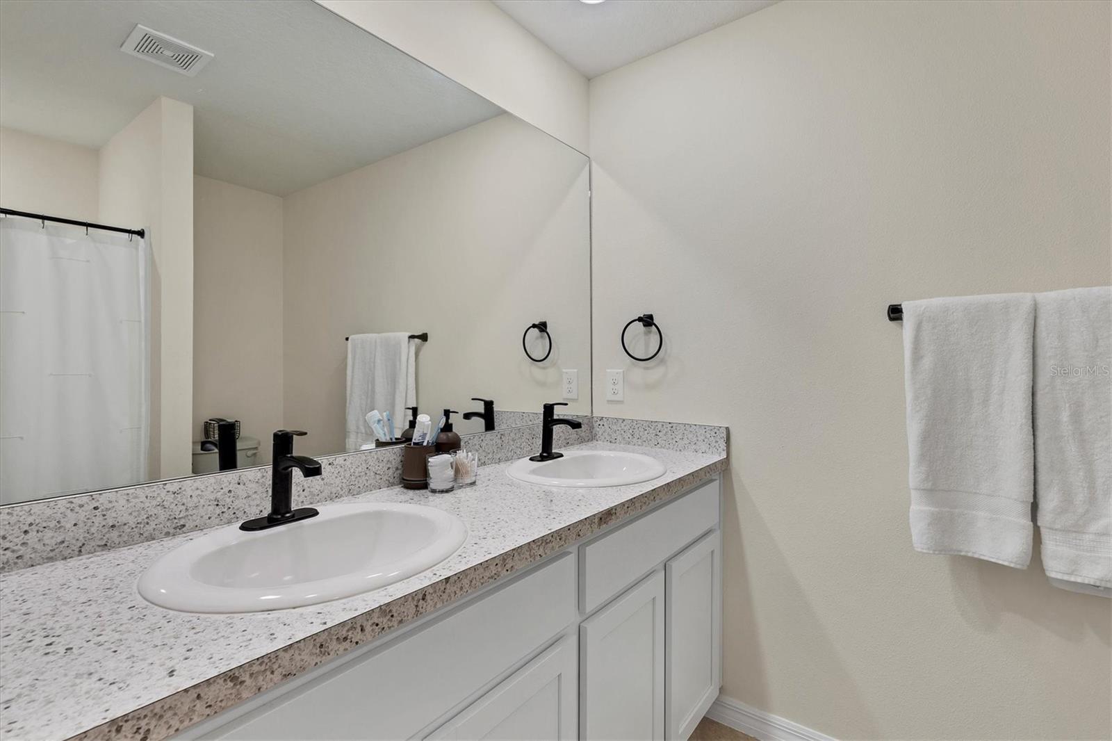 SILVERSTONE NORTH PH IIA & IIB - Residential Lease