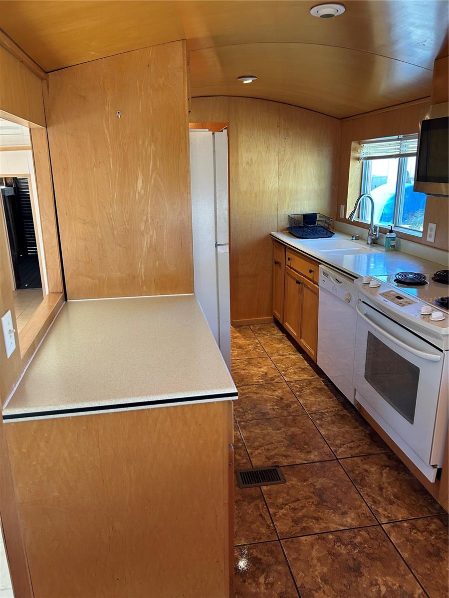 SADDLEBAG LAKE - Residential