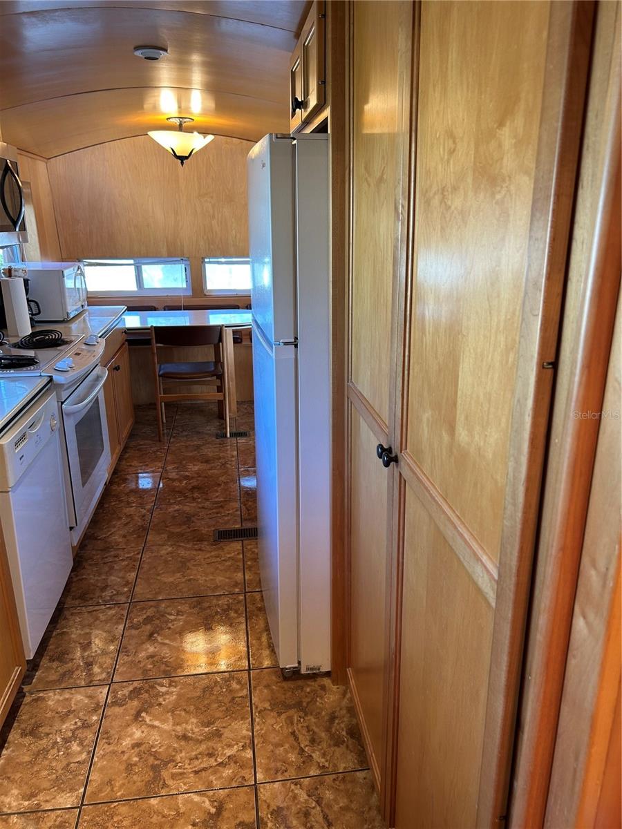 SADDLEBAG LAKE - Residential