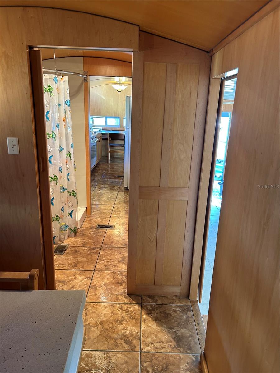 SADDLEBAG LAKE - Residential