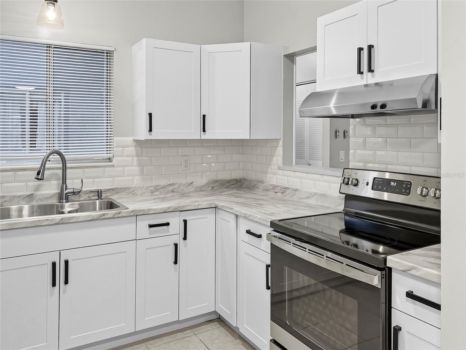 5715/5711 GALLATIN LANE