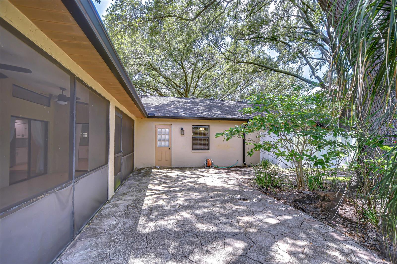 512 PINEWALK DRIVE