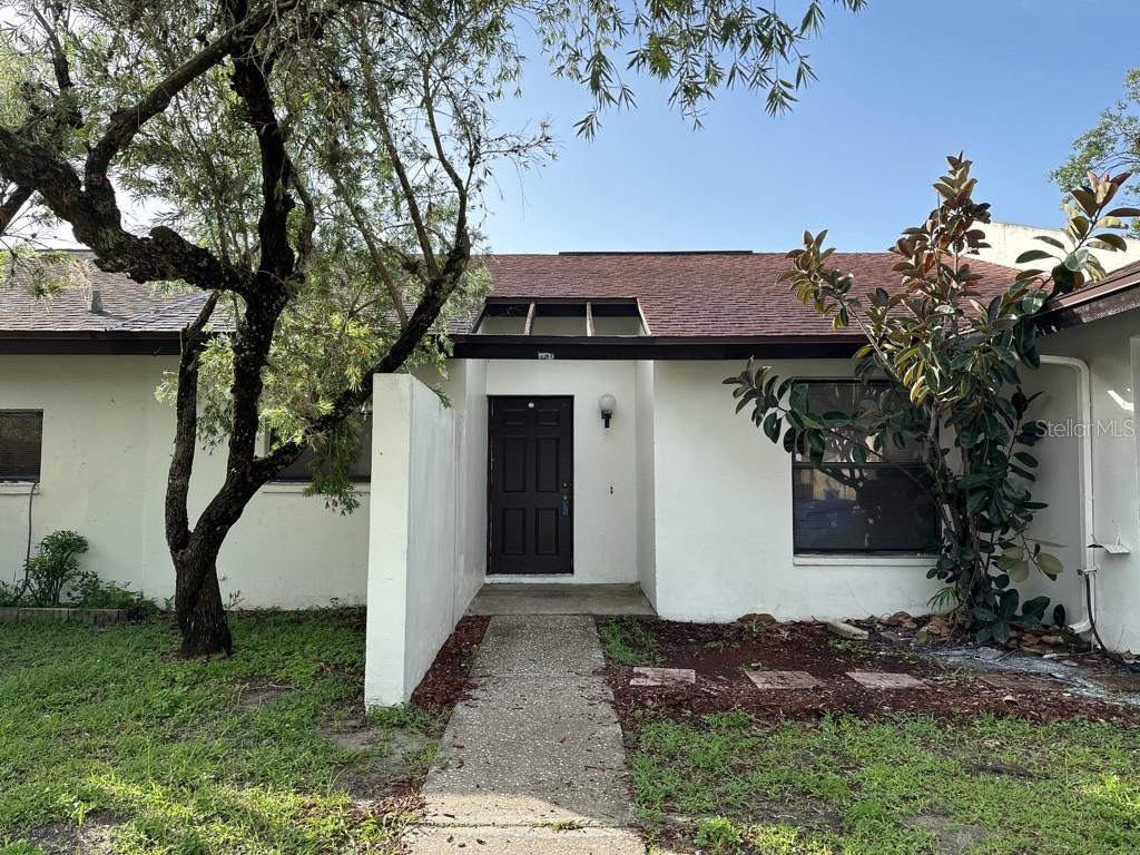 Welcome to Plantation - Bellefield Village, a charming villa nestled in the heart of Tampa, FL. This delightful home boasts 2 bedrooms and 2 bathrooms, providing the perfect space for comfortable living. Step inside and be greeted by an updated kitchen featuring granite counters and shaker cabinets, creating a modern and stylish atmosphere. The fenced yard offers privacy. The updated baths and tile flooring add a touch of elegance to the home, while the open floor plan and vaulted ceilings create a spacious and inviting ambiance. Convenience is at your fingertips with inside closet laundry and ample storage space. As a resident of Bellefield Village, you'll have access to a range of amenities, including a community pool, tennis courts, and exercise trails. Whether you're looking to relax by the pool, stay active on the tennis courts, or take a leisurely stroll along the scenic trails, there's something for everyone to enjoy. Don't miss out on the opportunity to make this lovely villa your new home. Experience the best of Tampa living at Plantation - Bellefield Village. All Advantage Realty Services residents are enrolled in the Resident Benefit Package (RBP) for $40.95/month which includes renters' insurance, HVAC air filter delivery (for applicable properties), credit building to help boost your credit score with timely rent payments, $1M Identity Protection, move-in concierge service making utility connection and home service setup a breeze during move-in, our best-in-class resident rewards program, and much more! More details upon application.