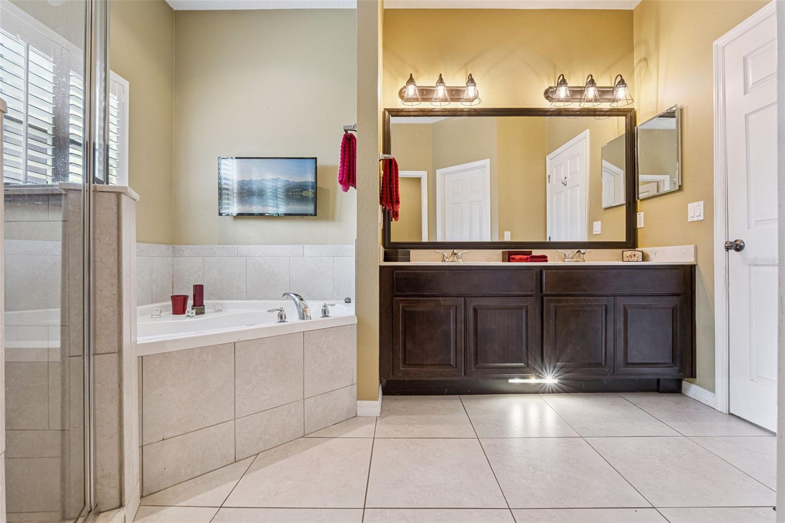 RIVIERA BELLA UNIT 2B - Residential