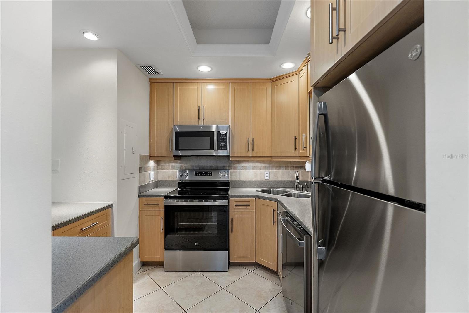 1200 N SHORE DRIVE NE 102