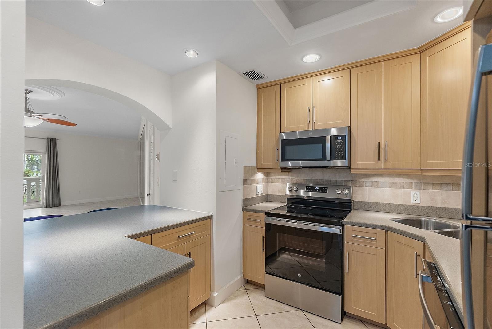 1200 N SHORE DRIVE NE 102