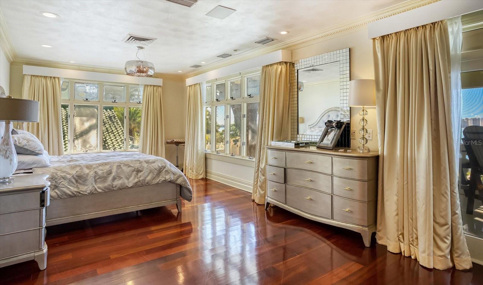 HARBOR OAKS - Residential