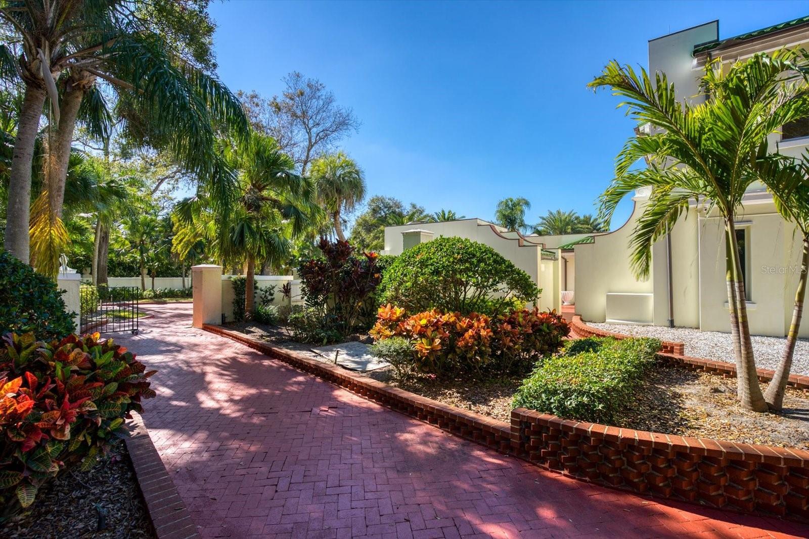 HARBOR OAKS - Residential