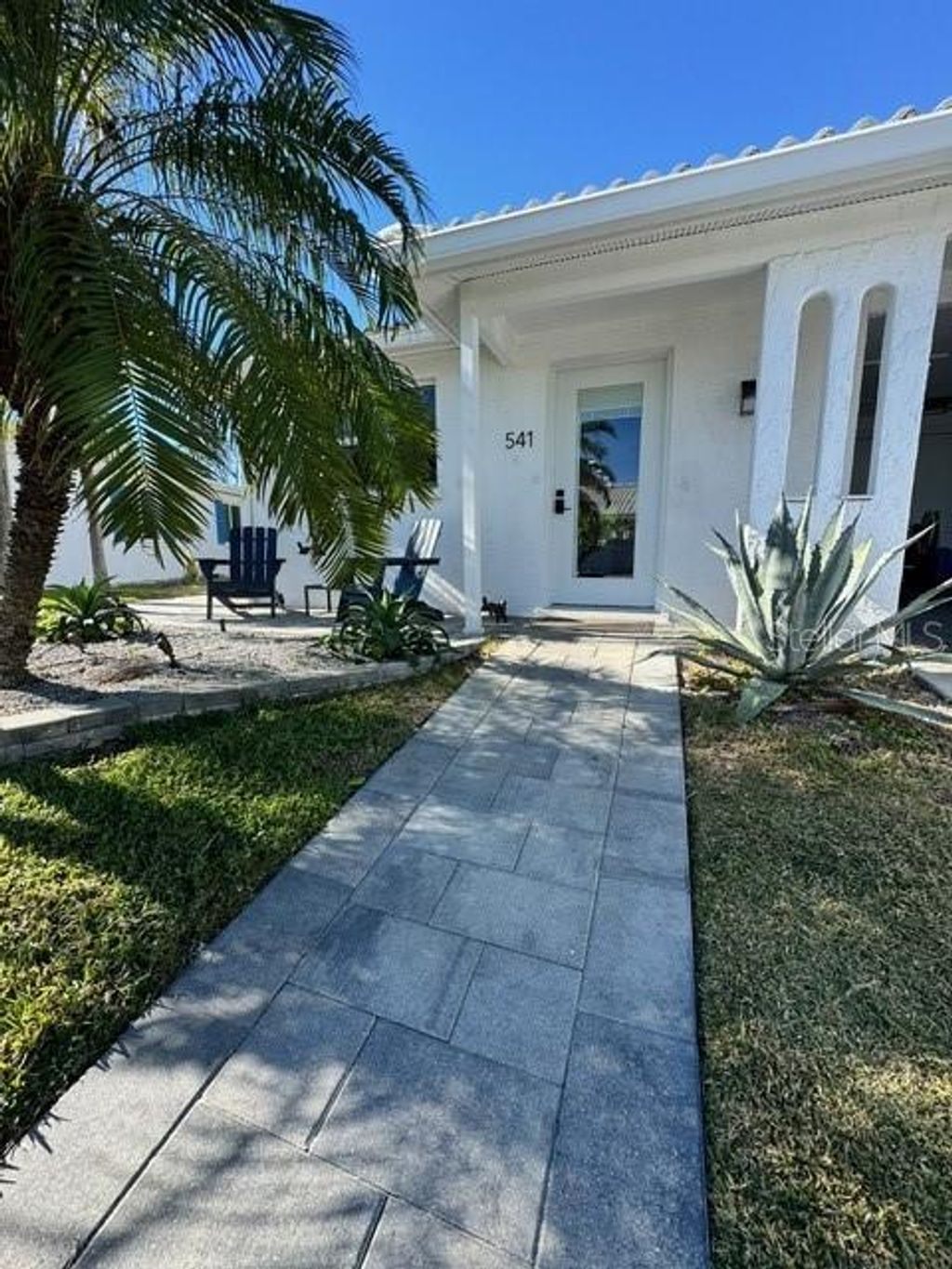 Photo of 541 Spanish Drive N, Longboat Key, FL 34228 (MLS # TB8496387)