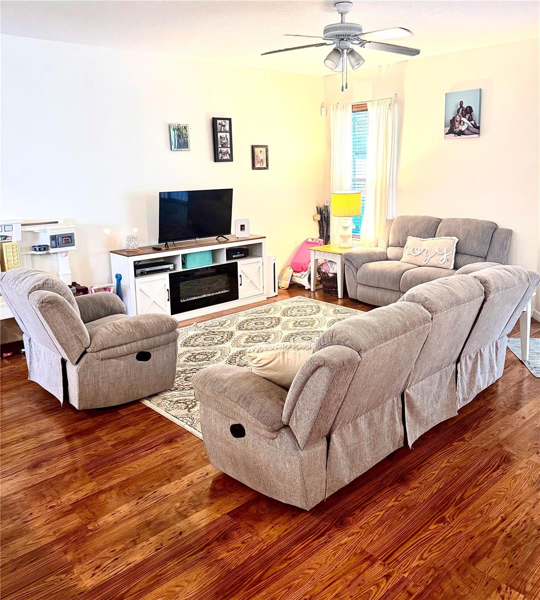 2141 THE OAKS BOULEVARD
