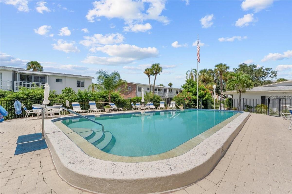 BAYSHORE GARDENS APTS 4 - Residential