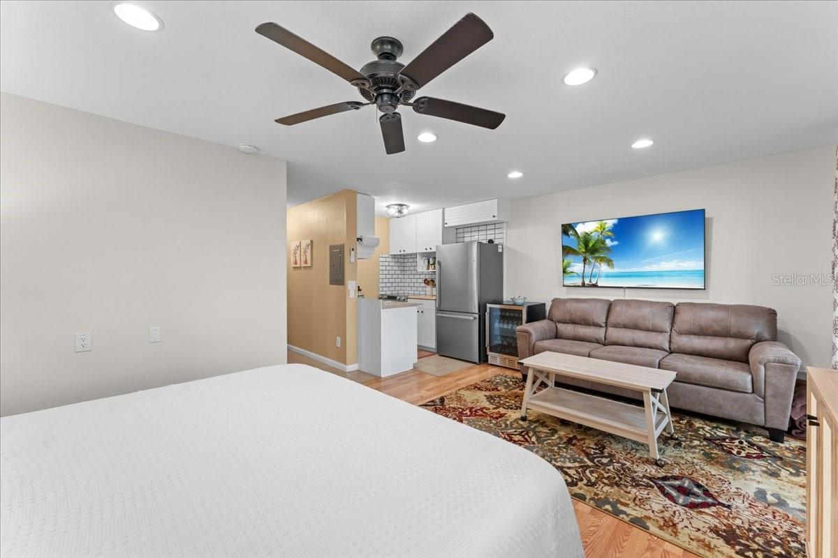BAYSHORE GARDENS APTS 4 - Residential