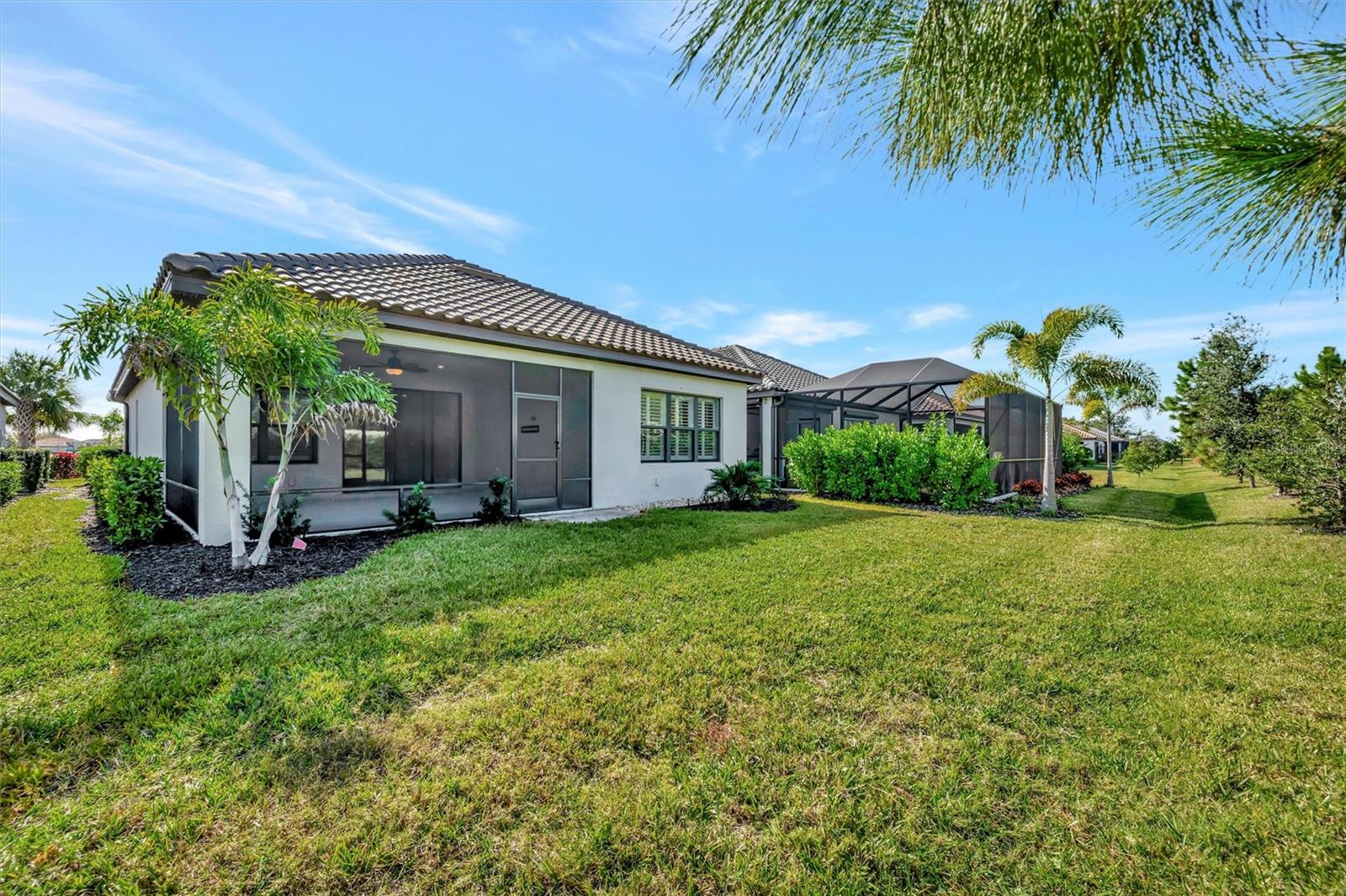 ARTISAN LAKES ESPLANADE - Residential