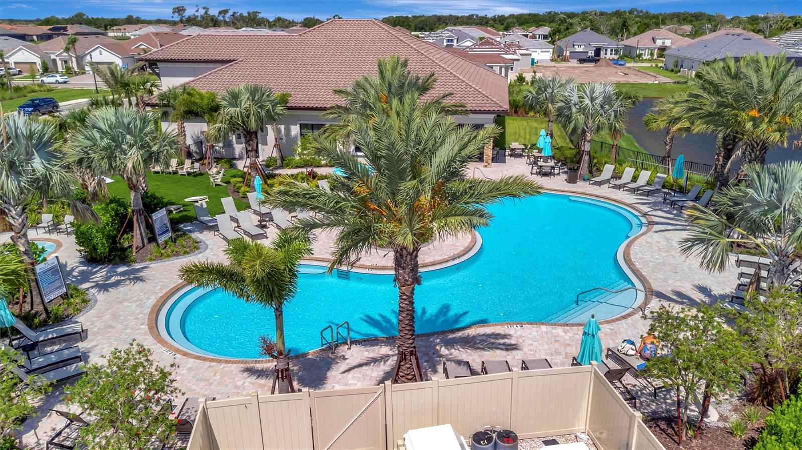 ARTISAN LAKES ESPLANADE - Residential