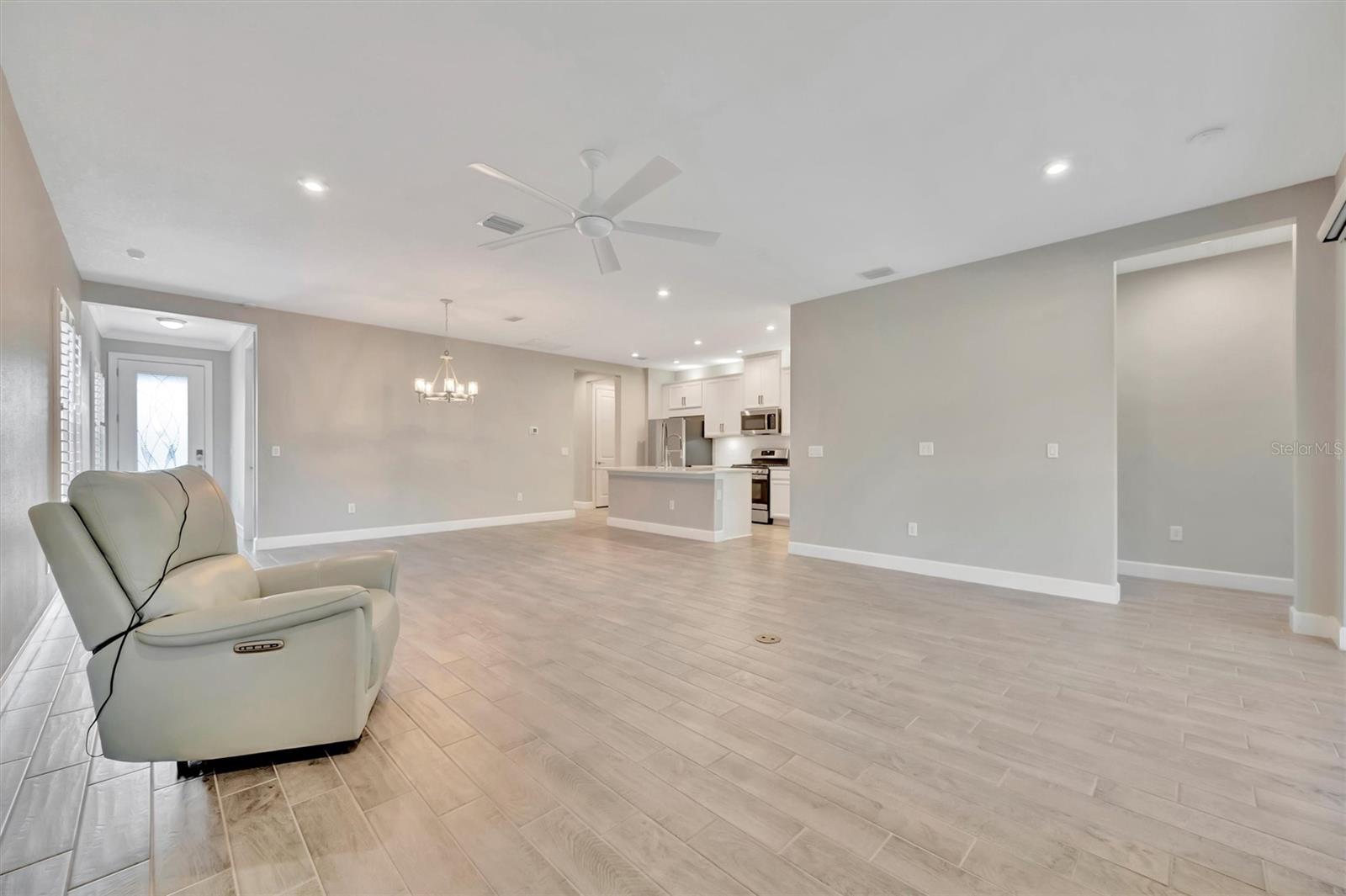 ARTISAN LAKES ESPLANADE - Residential