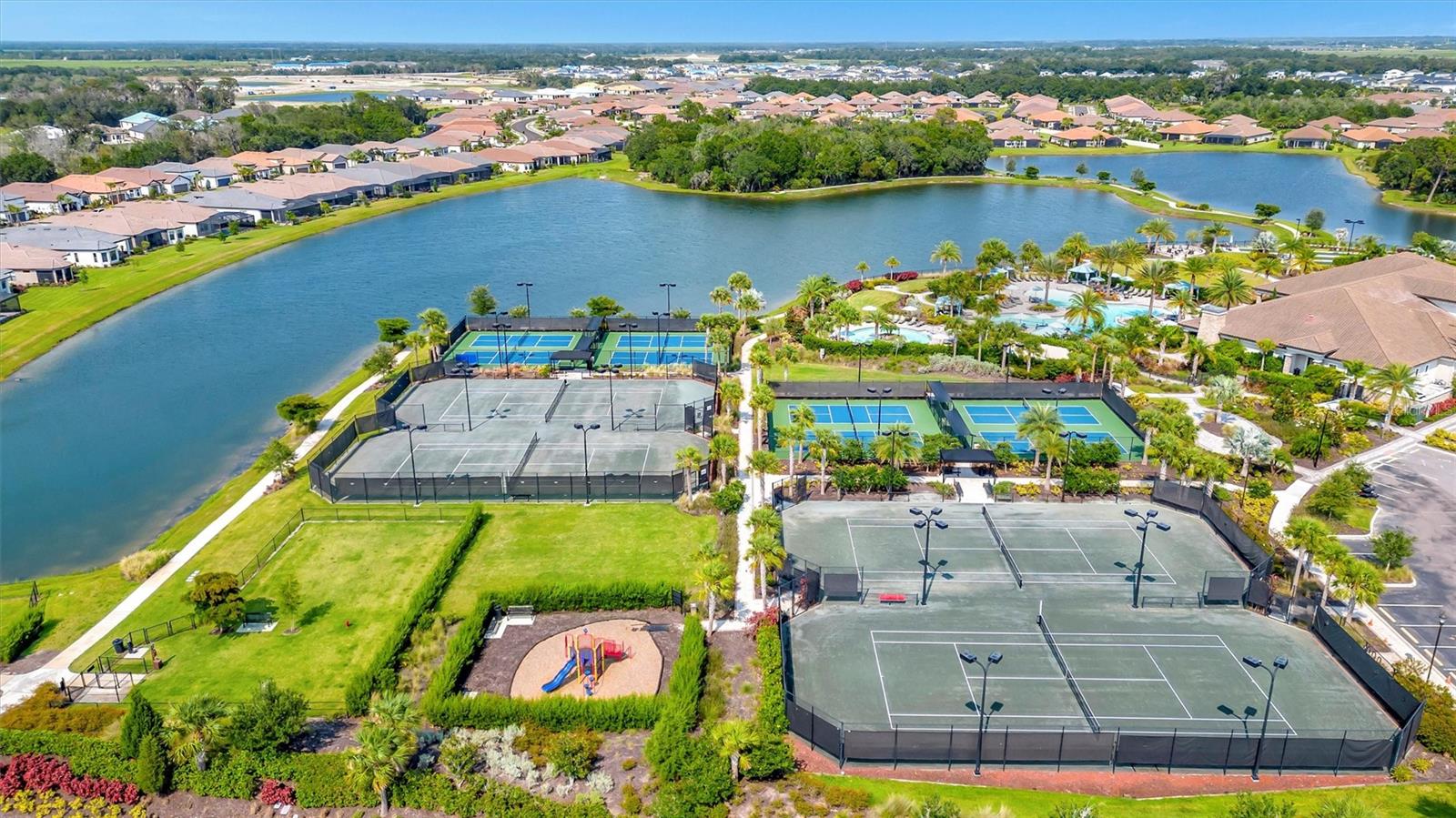 ARTISAN LAKES ESPLANADE - Residential