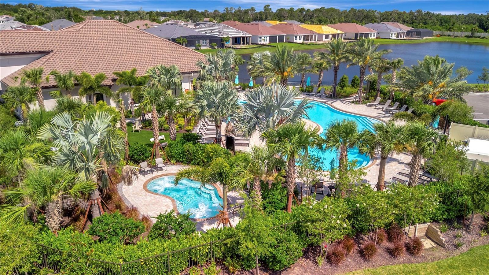 ARTISAN LAKES ESPLANADE - Residential