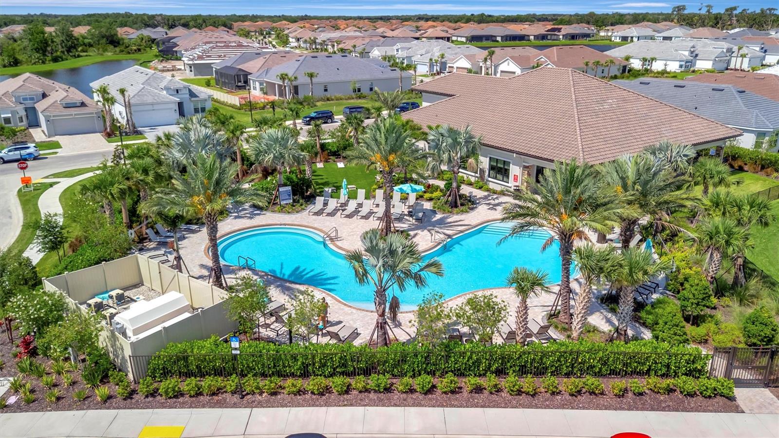 ARTISAN LAKES ESPLANADE - Residential