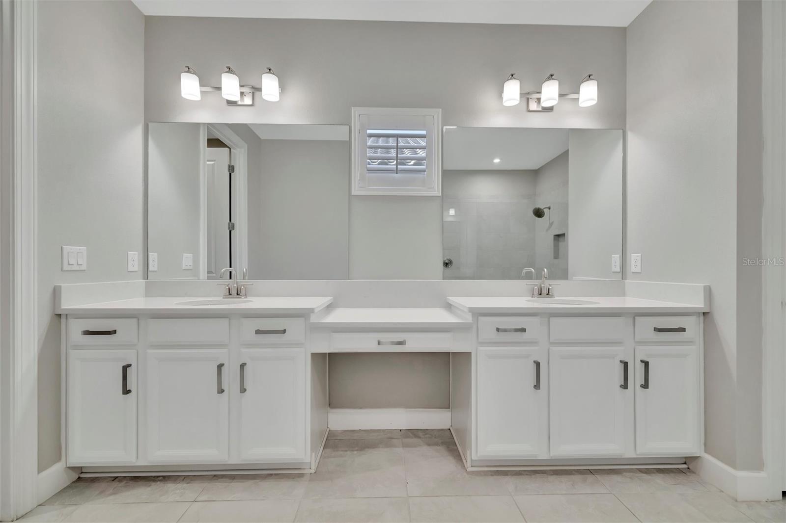 ARTISAN LAKES ESPLANADE - Residential