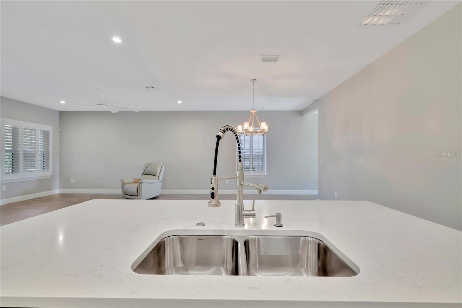 ARTISAN LAKES ESPLANADE - Residential