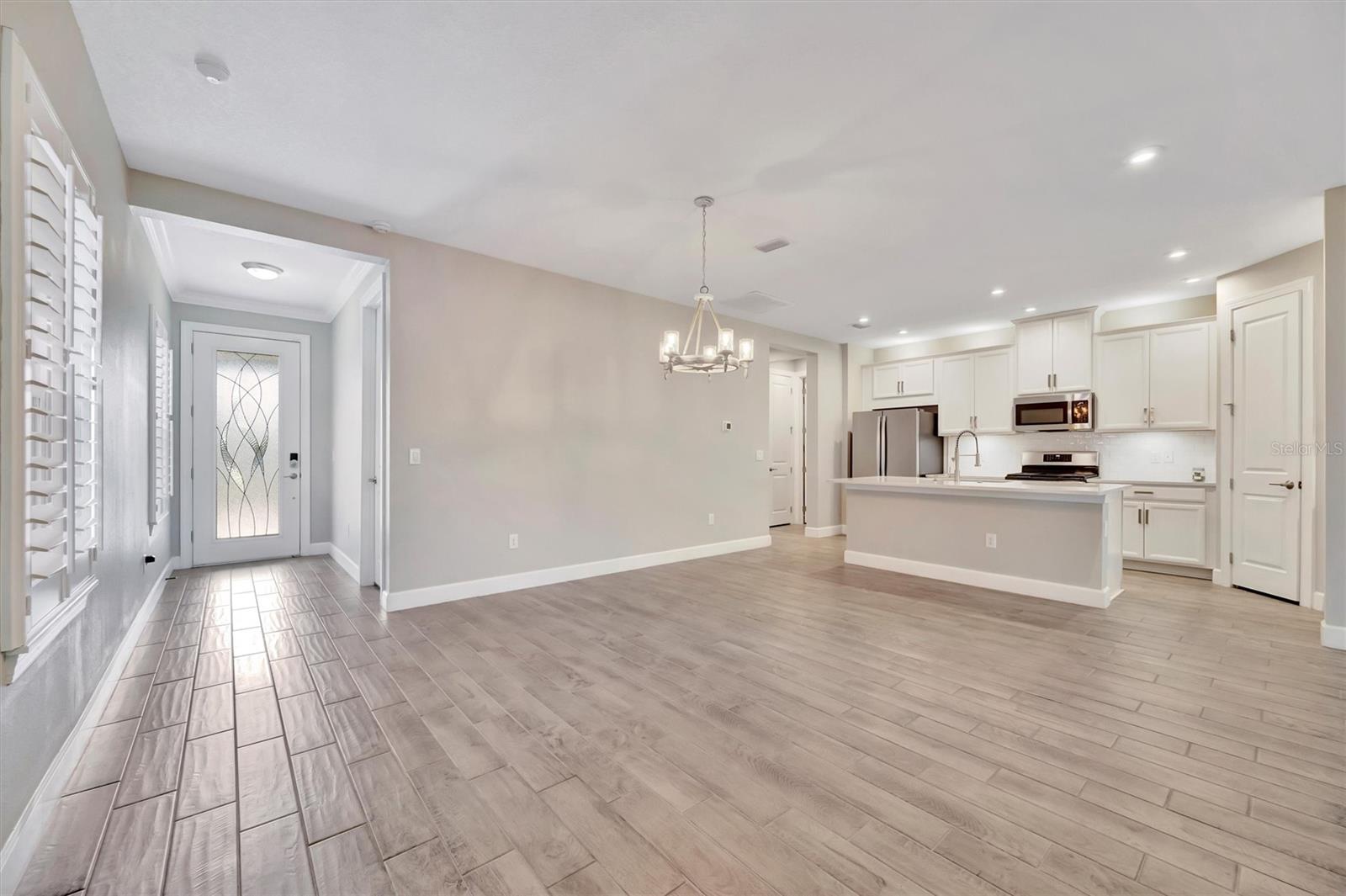 ARTISAN LAKES ESPLANADE - Residential