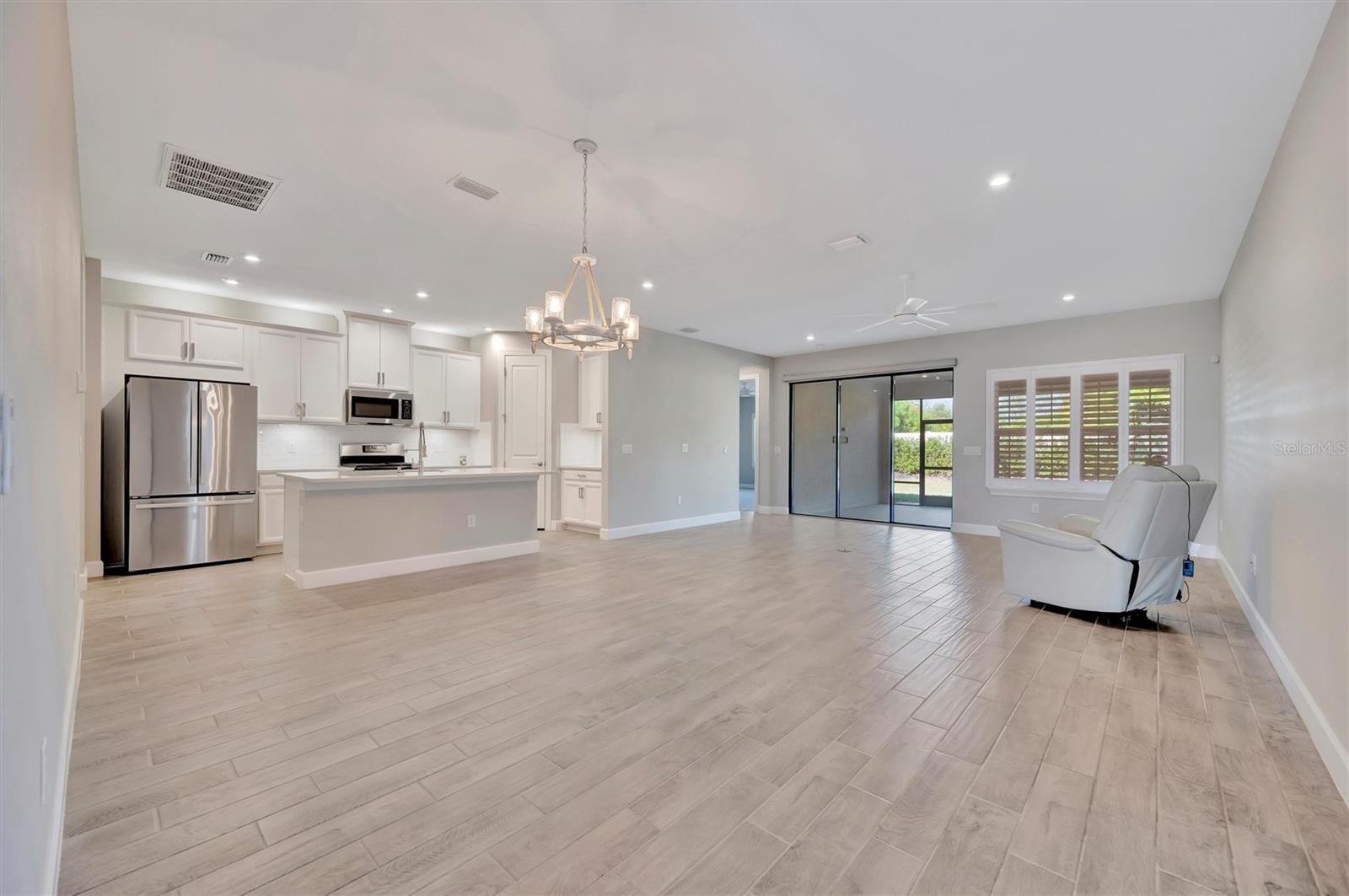 ARTISAN LAKES ESPLANADE - Residential