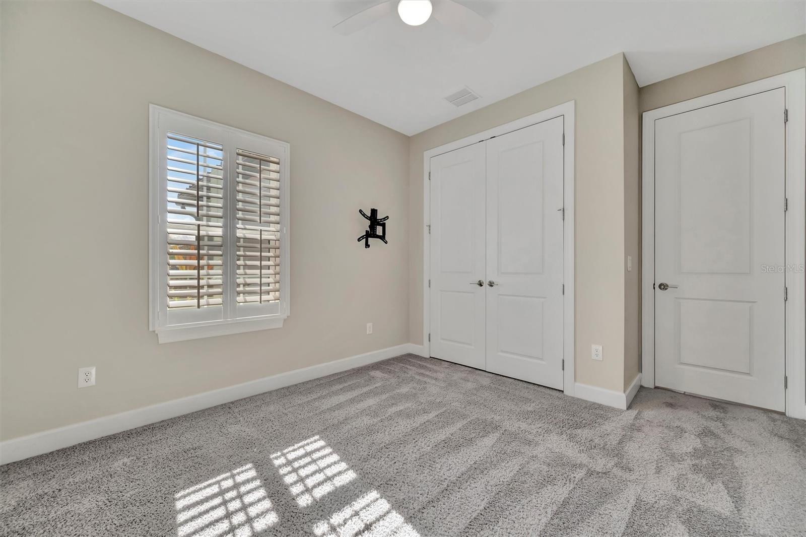 ARTISAN LAKES ESPLANADE - Residential