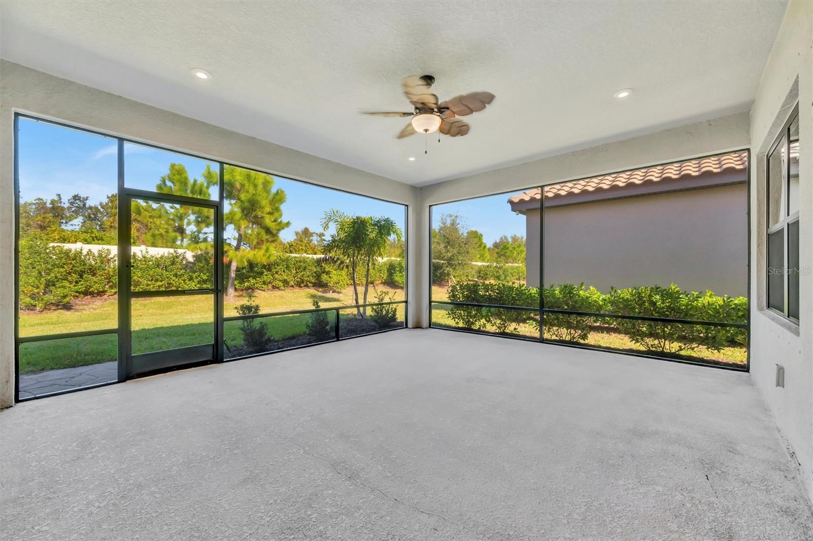 ARTISAN LAKES ESPLANADE - Residential