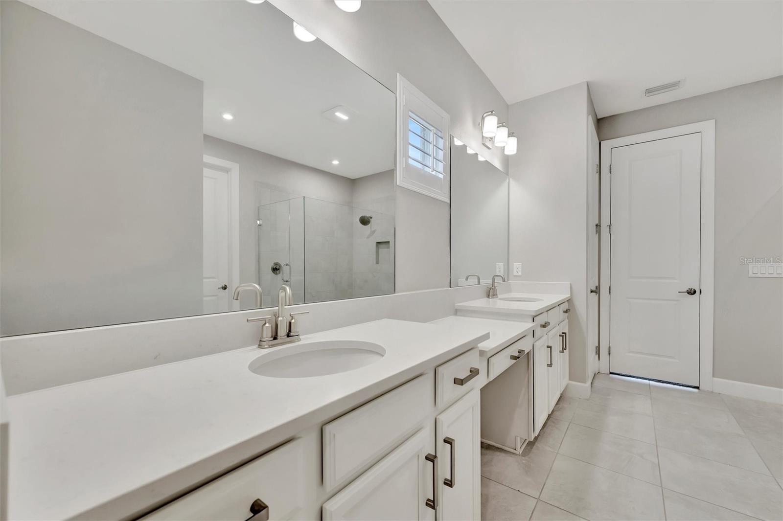 ARTISAN LAKES ESPLANADE - Residential