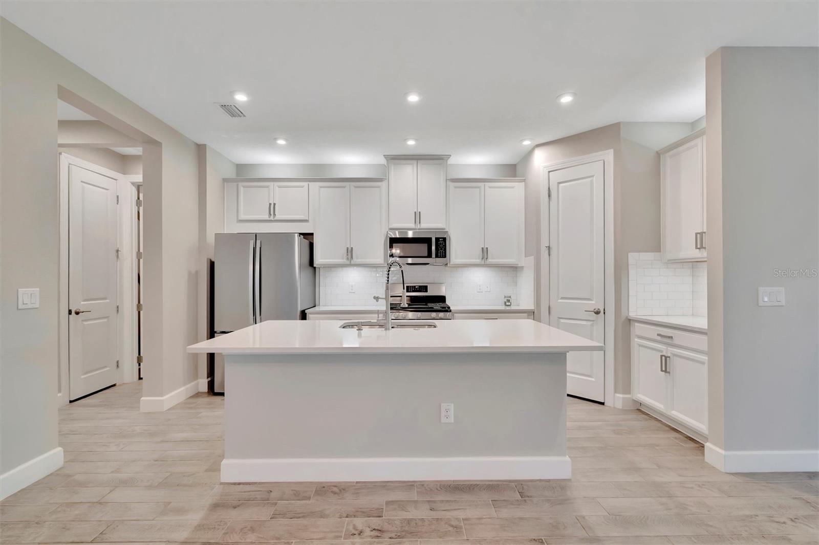 ARTISAN LAKES ESPLANADE - Residential