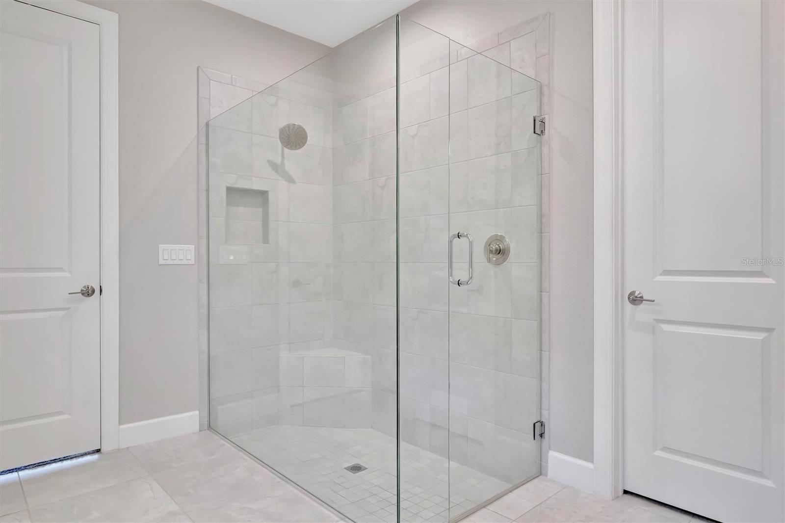 ARTISAN LAKES ESPLANADE - Residential