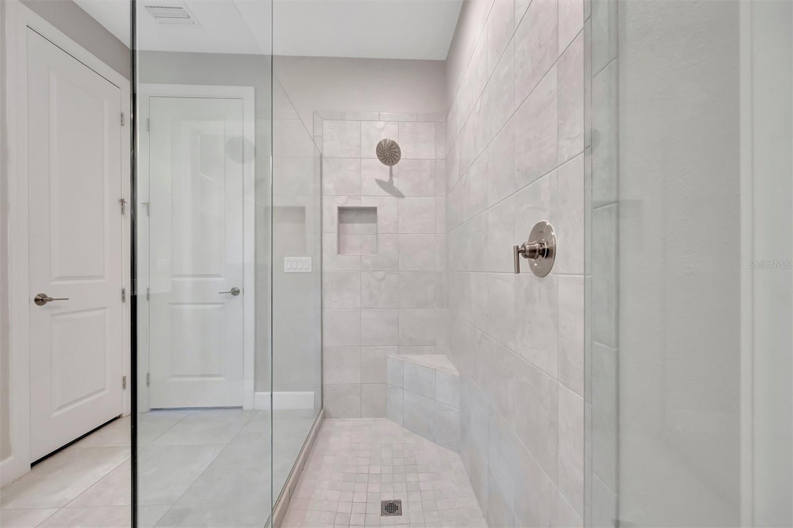 ARTISAN LAKES ESPLANADE - Residential