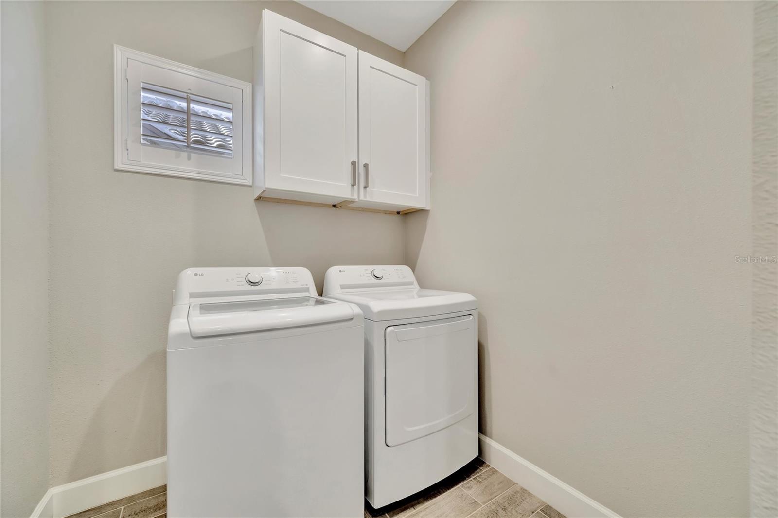 ARTISAN LAKES ESPLANADE - Residential