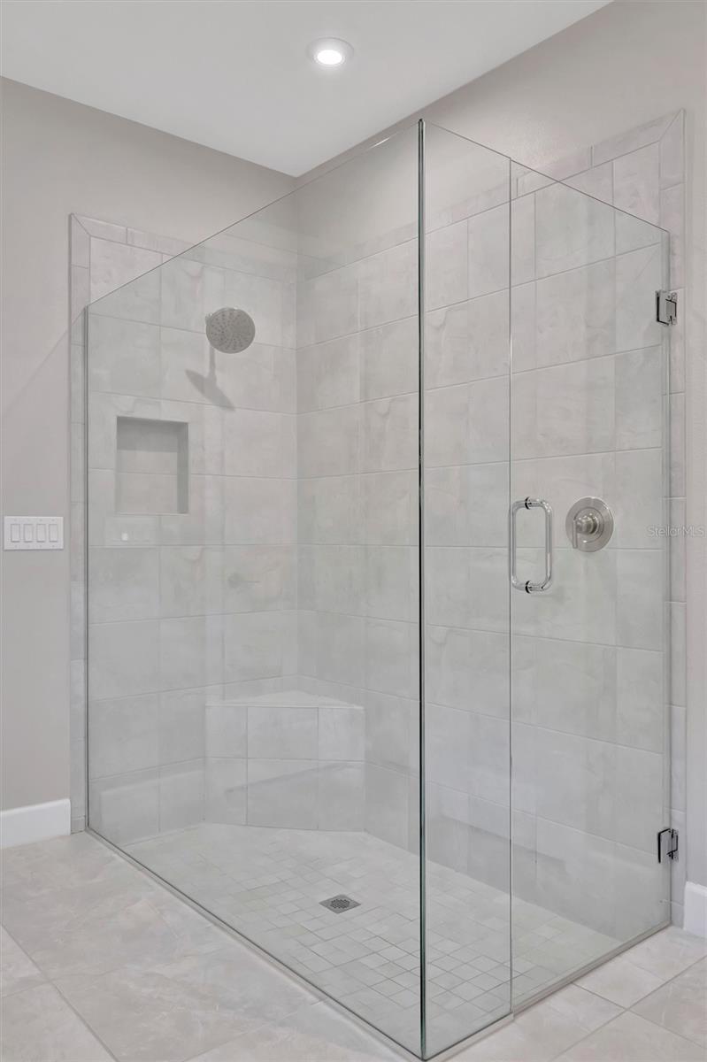 ARTISAN LAKES ESPLANADE - Residential