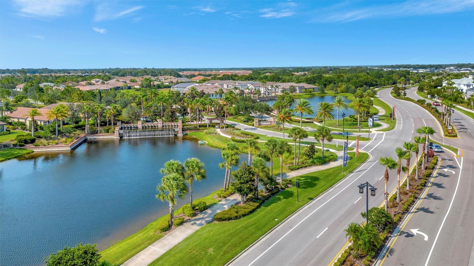 ARTISAN LAKES ESPLANADE - Residential