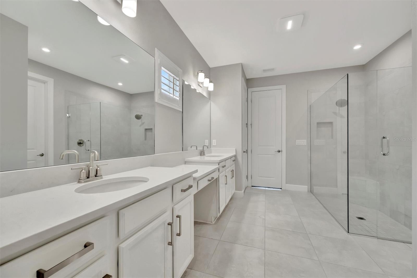 ARTISAN LAKES ESPLANADE - Residential