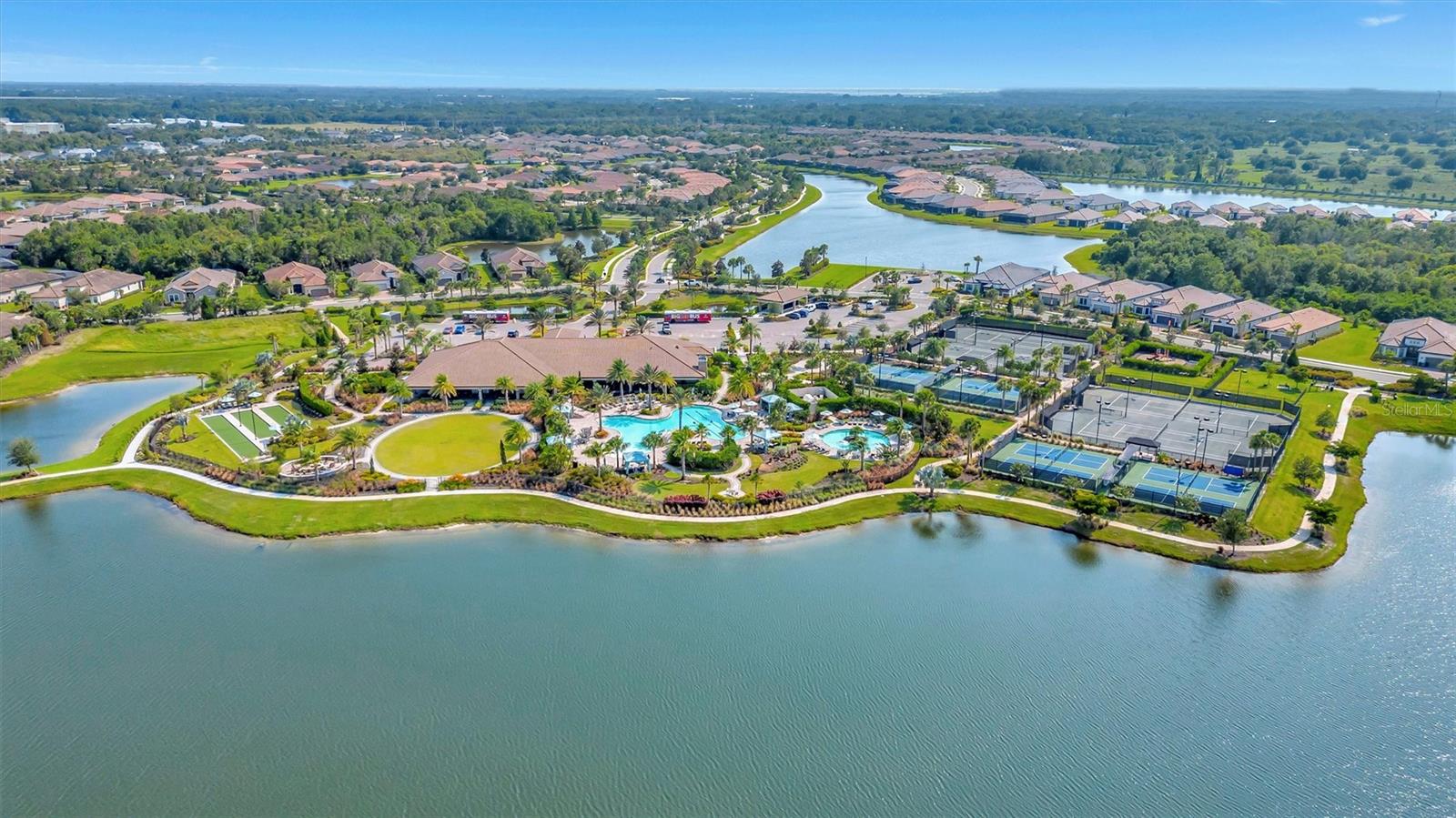 ARTISAN LAKES ESPLANADE - Residential