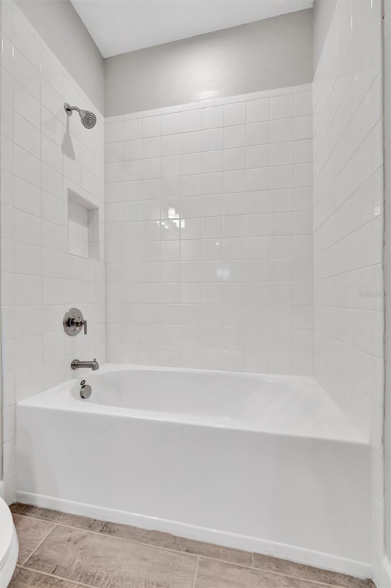 ARTISAN LAKES ESPLANADE - Residential